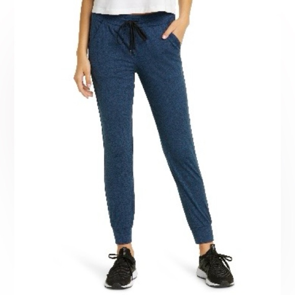 Zella Restore Soft Lite Joggers l M (8-10)